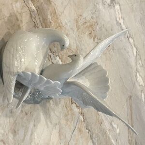 Lladro Pigeons Figurine